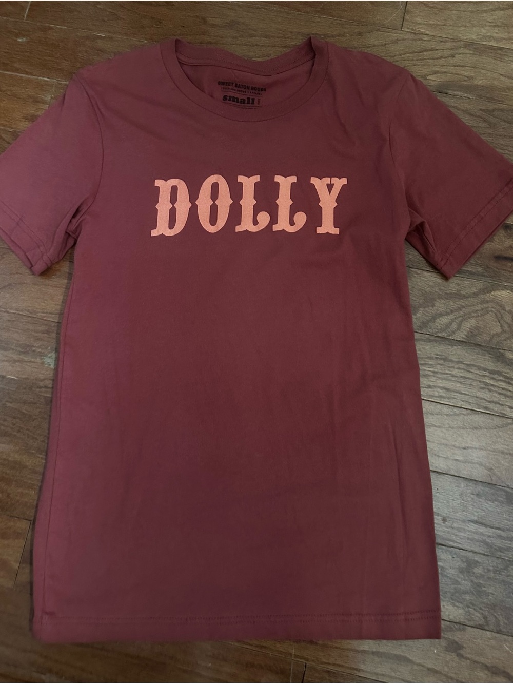 Dolly Graphic Tee - Maroon Pink
